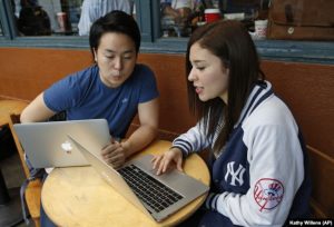 A57E8555 8011 4C83 B9F4 739210CD71E4 w650 r0 s 300x204 - Students, Professors Push Back on the Growth of Online Education