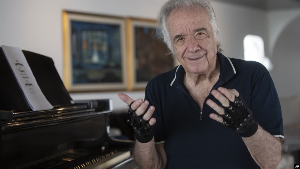 ‘Magic Gloves Let Famous Brazilian Pianist Play Again  - ‘Magic’ Gloves Let Famous Brazilian Pianist Play Again